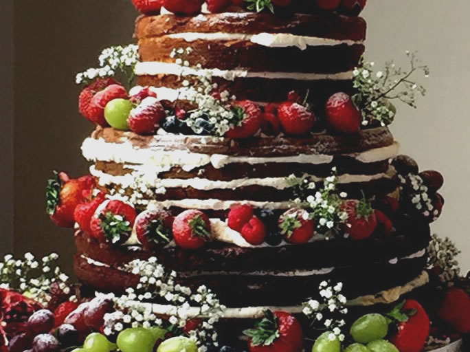 naked wedding cake summer fruits